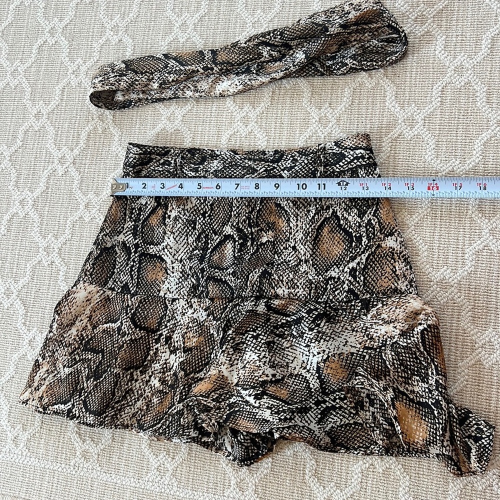 Zara satin snake print XS skirt. Never worn! Soft and pretty